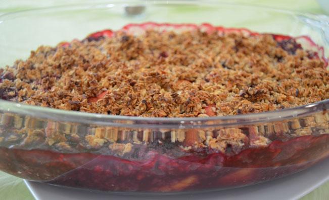 Warm Peach & Berries Fruit Crumble