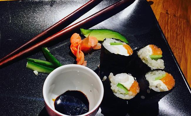 salmon-sushi-rolls